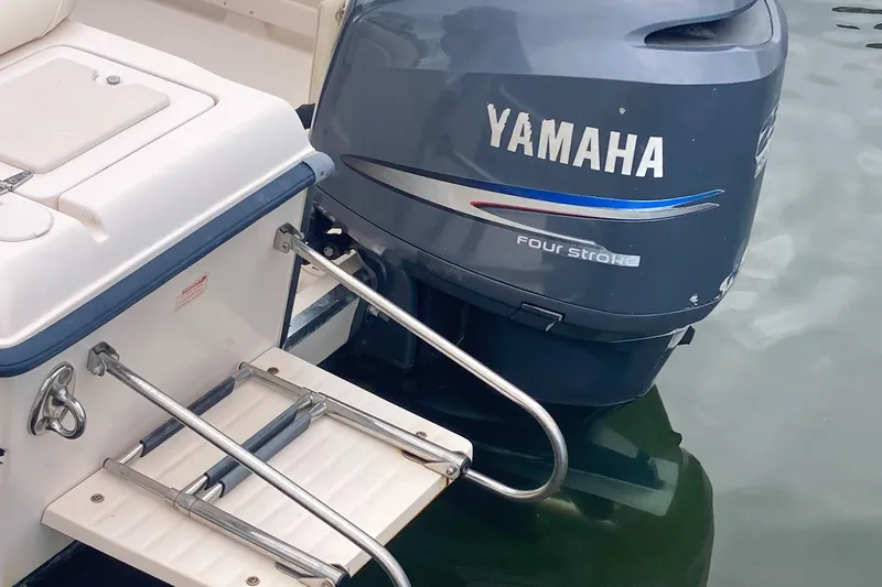 Slide: The Image of Grady-White 222 FISHERMAN 2006 with Yamaha Four Stroke engine, docked on calm water. - 8