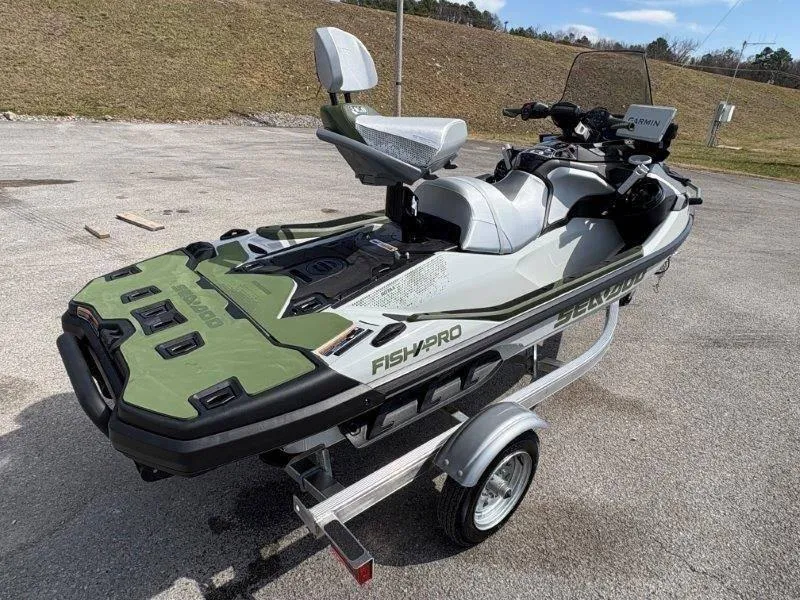 Slide: The Image of Sea-Doo FishPro Apex 300 w/ Sound 2025 - 29