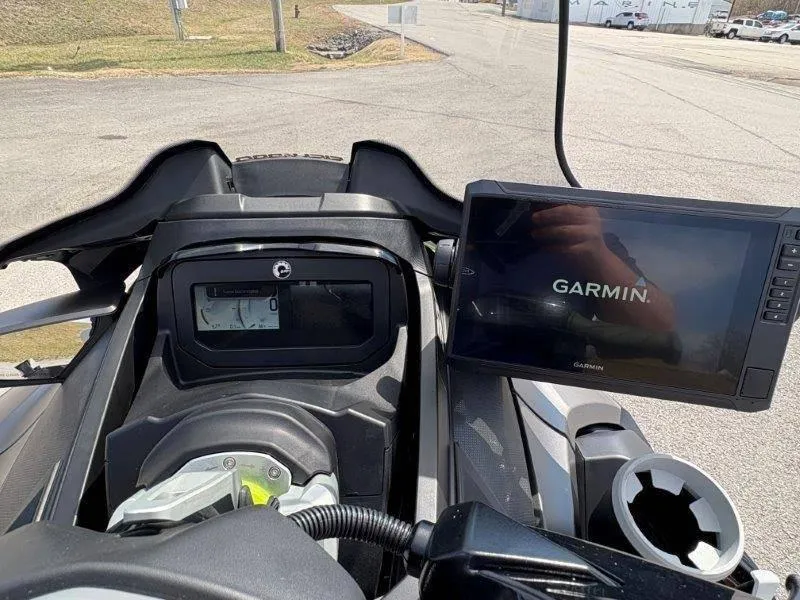 Slide: The Image of Sea-Doo FishPro Apex 300 w/ Sound 2025 - 32