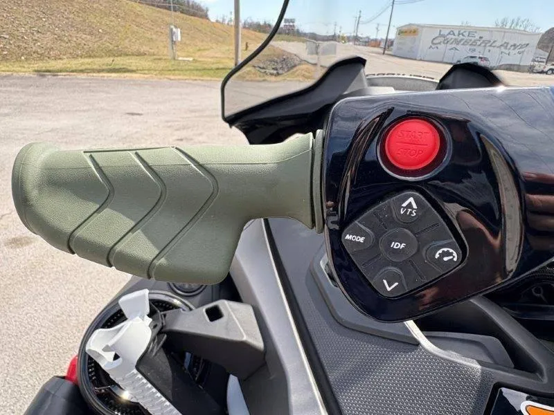 Slide: The Image of Sea-Doo FishPro Apex 300 w/ Sound 2025 - 41