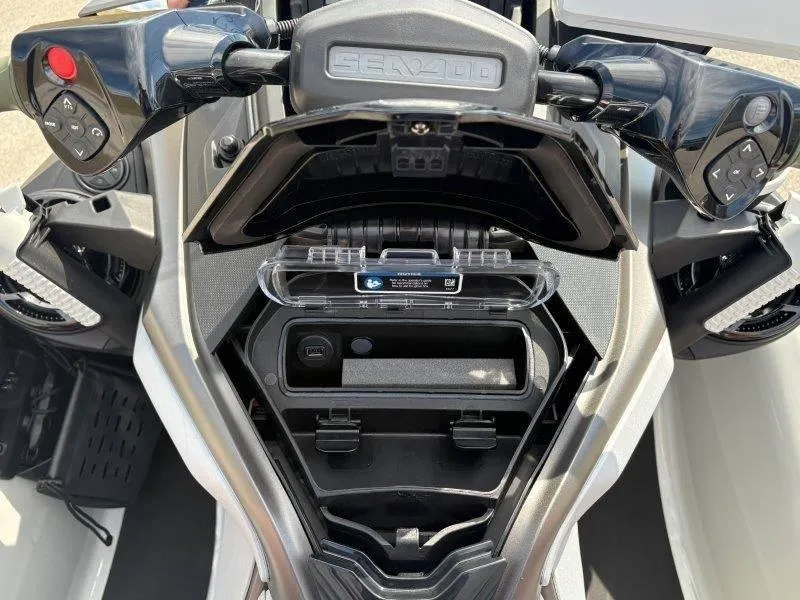 Slide: The Image of Sea-Doo FishPro Apex 300 w/ Sound 2025 - 46