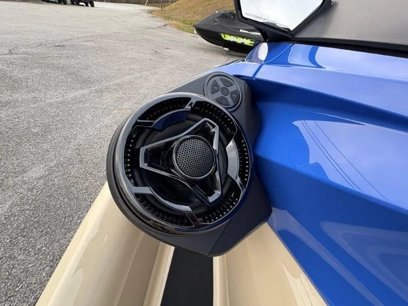 Slide: The Image of Sea-Doo Wake Pro 230 w/ Sound 2025 - 45