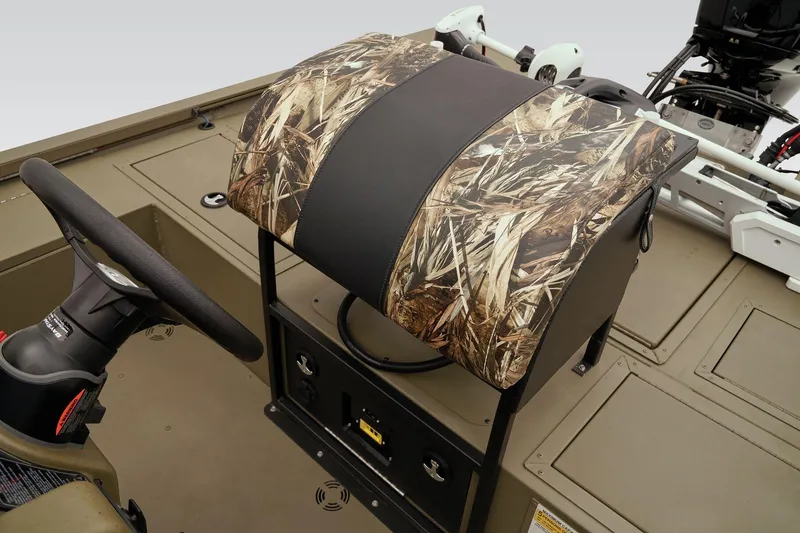 Slide: The Image of Tracker Grizzly 2072 CC Sportsman Kicker 2025 - 70