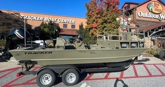 The Image of 2025 Tracker Grizzly 2072 CC Sportsman Kicker boat at Tracker Boat Center. - 0