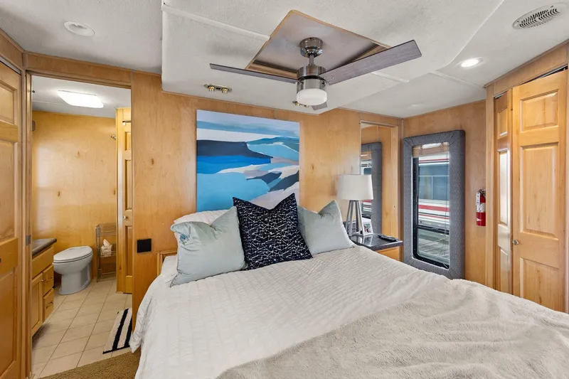 Slide: The Image of Monticello 18 X 70 River Yacht 2003 - 52