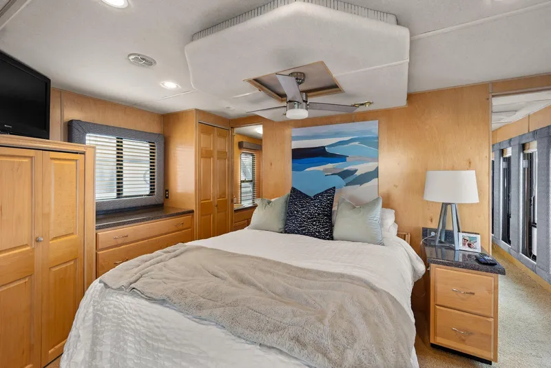 Slide: The Image of Monticello 18 X 70 River Yacht 2003 - 53