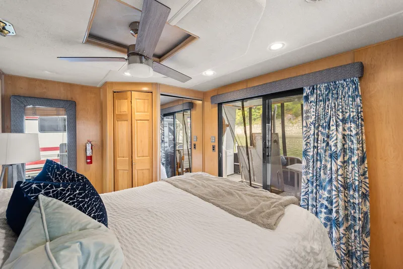 Slide: The Image of Monticello 18 X 70 River Yacht 2003 - 54