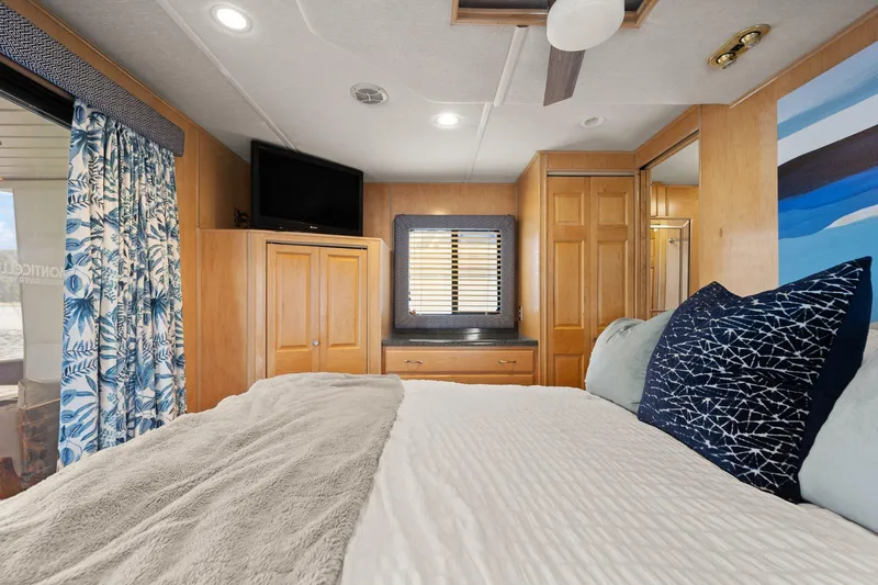 Slide: The Image of Monticello 18 X 70 River Yacht 2003 - 59