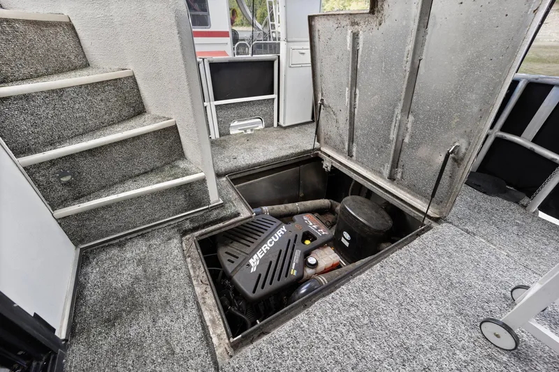 Slide: The Image of Monticello 18 X 70 River Yacht 2003 - 60