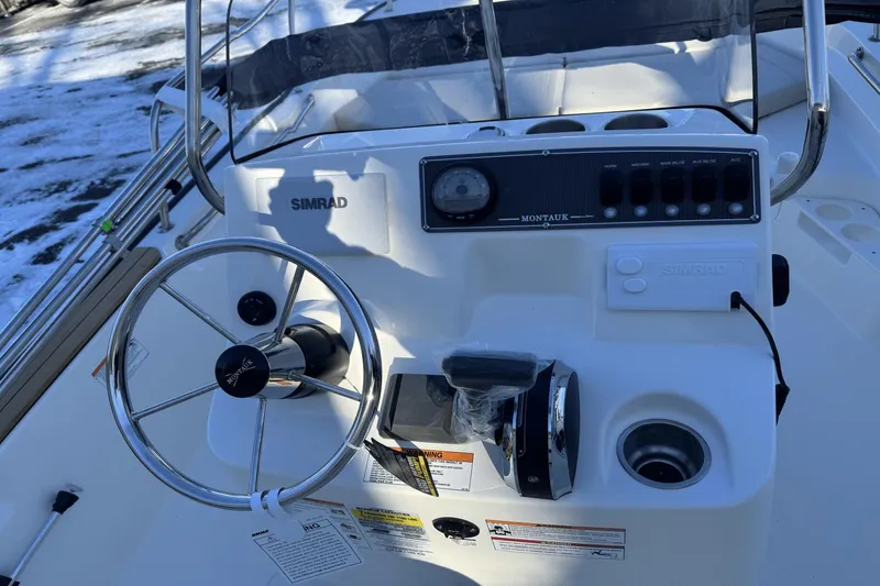 Slide: The Image of Boston Whaler 170 Montauk 2025 - 16