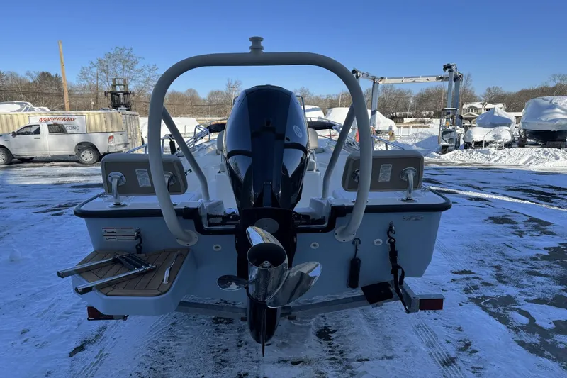 Slide: The Image of Boston Whaler 170 Montauk 2025 - 18