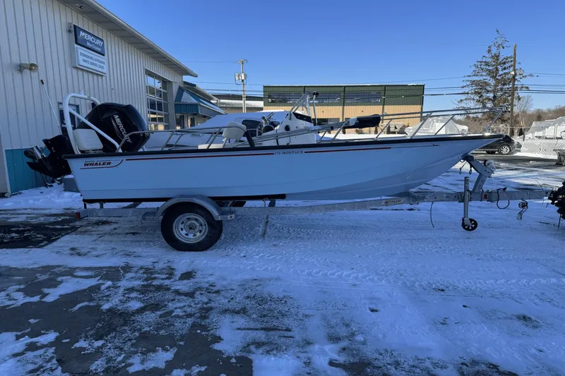 Slide: The Image of Boston Whaler 170 Montauk 2025 - 20