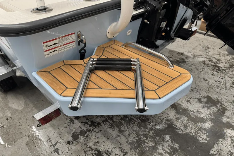Slide: The Image of Boston Whaler 170 Montauk 2025 - 21