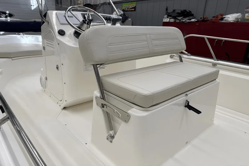 Slide: The Image of Boston Whaler 170 Montauk 2025 - 25