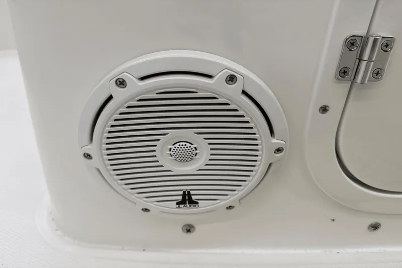 Slide: The Image of Boston Whaler 170 Montauk 2025 - 26