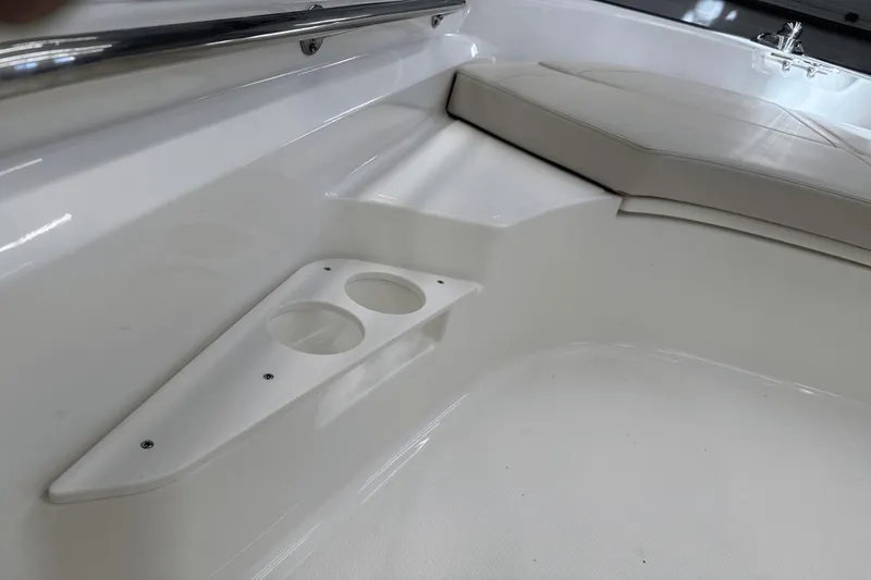 Slide: The Image of Boston Whaler 170 Montauk 2025 - 27