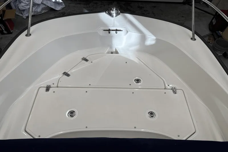 Slide: The Image of Boston Whaler 170 Montauk 2025 - 30