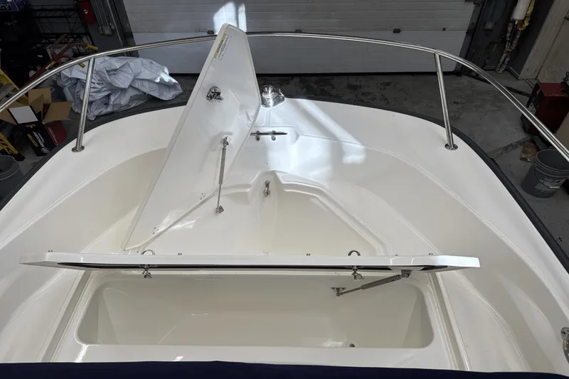 Slide: The Image of Boston Whaler 170 Montauk 2025 - 32