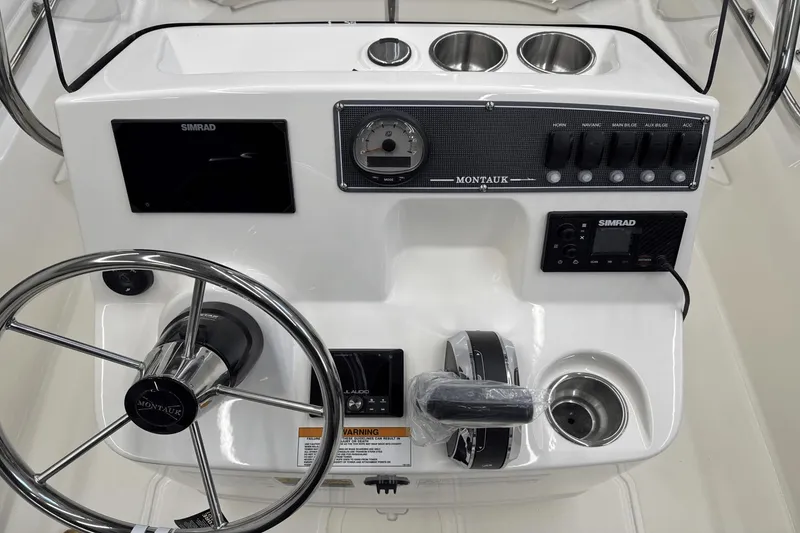 Slide: The Image of Boston Whaler 170 Montauk 2025 - 37