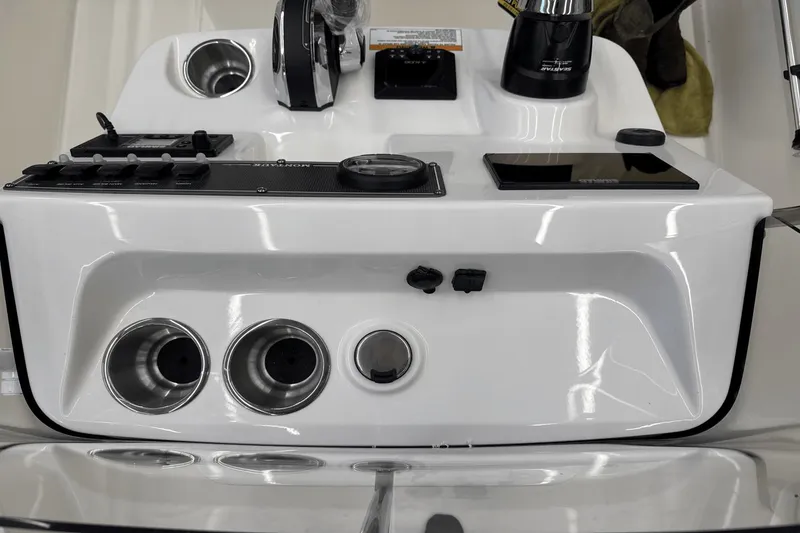 Slide: The Image of Boston Whaler 170 Montauk 2025 - 38