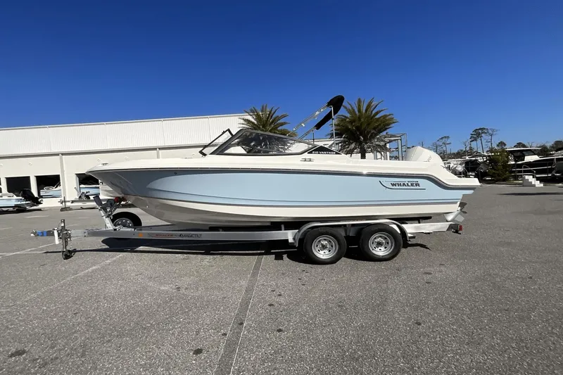 Slide: The Image of Boston Whaler 210 Vantage 2025 - 13