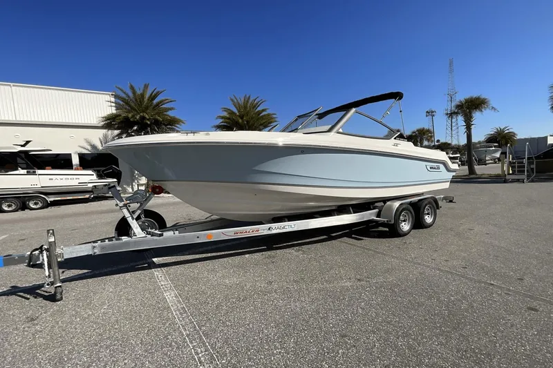 Slide: The Image of Boston Whaler 210 Vantage 2025 - 14