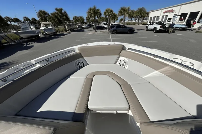 Slide: The Image of Boston Whaler 210 Vantage 2025 - 28