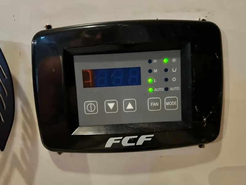 Slide: The Image of Sea Ray 370 Sedan Bridge 1995 - 10