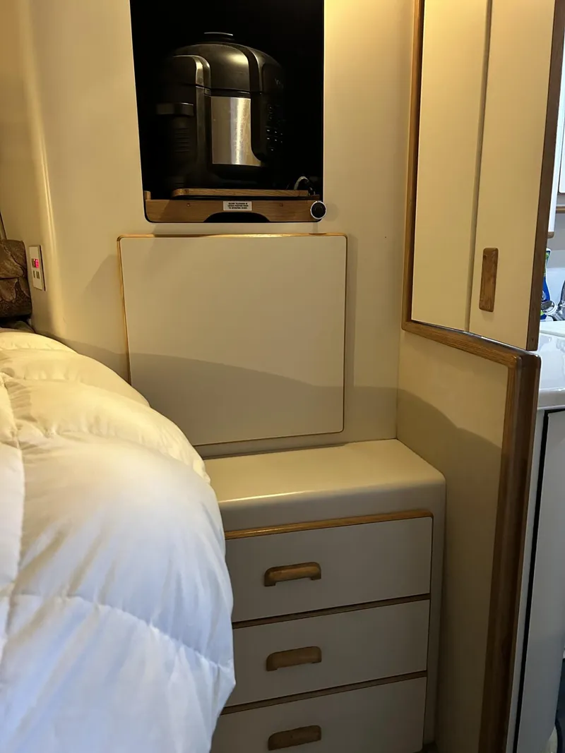 Slide: The Image of Sea Ray 370 Sedan Bridge 1995 - 22