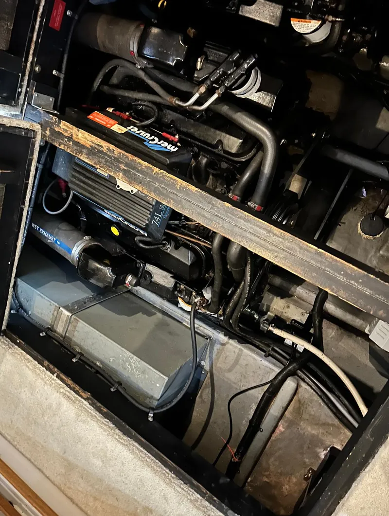 Slide: The Image of Sea Ray 370 Sedan Bridge 1995 - 33