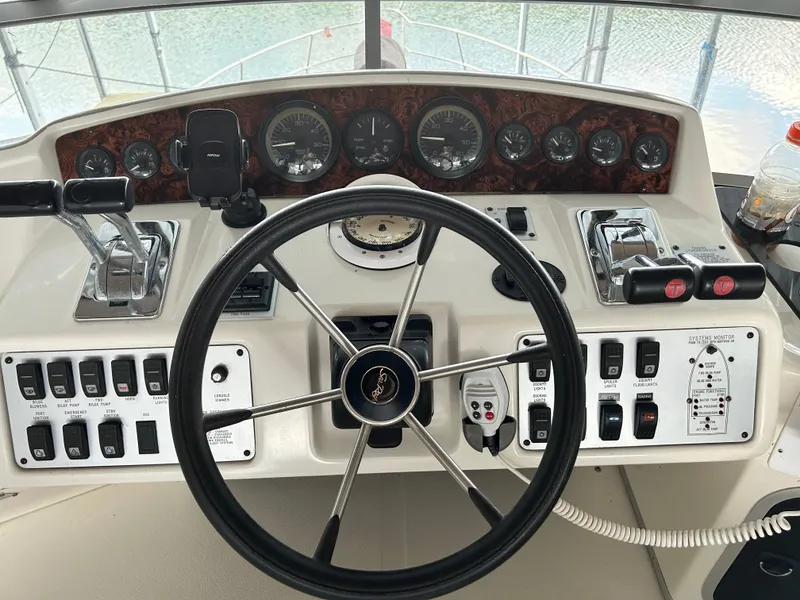 Slide: The Image of Sea Ray 370 Sedan Bridge 1995 - 8