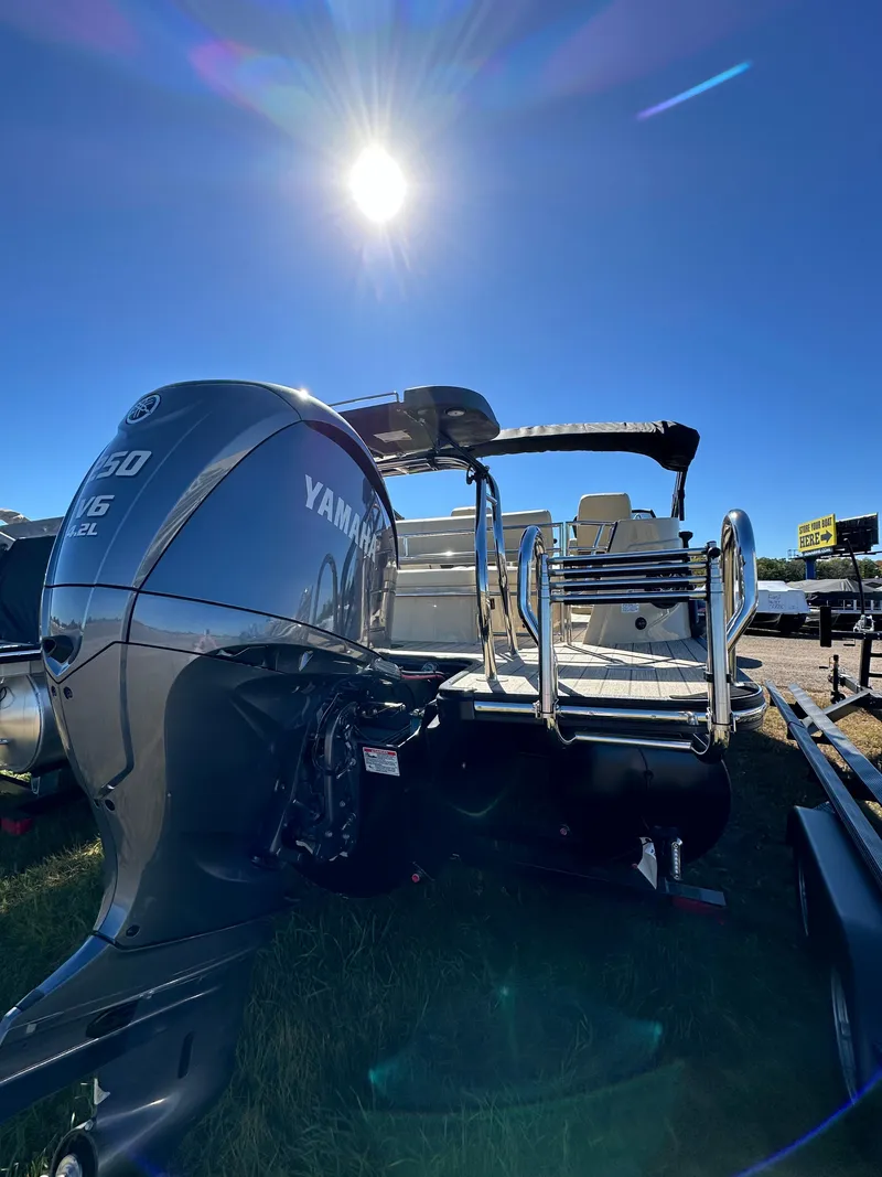 Slide: The Image of 2024 Starcraft RX23QDC 3.0 boat with Yamaha engine under bright sun. - 31