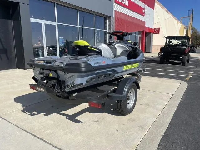 Slide: The Image of Sea-Doo RXT®-X® 325 Ice Metal/MantaGreen 2024 - 3