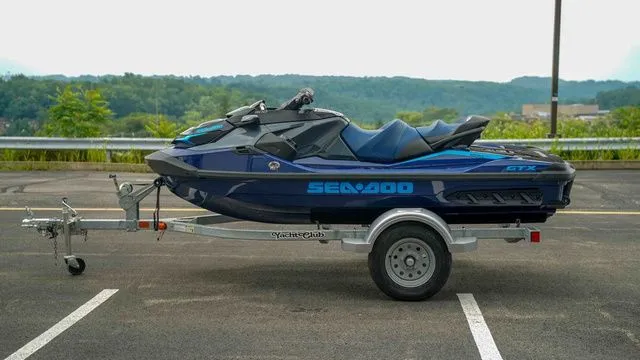 Slide: The Image of Sea-Doo GTX 300 2024 - 3