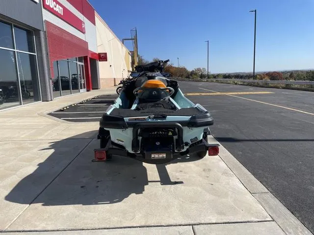 Slide: The Image of Sea-Doo Wake 2024 - 7