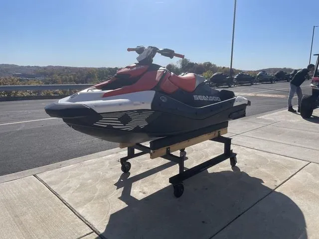 Slide: The Image of Sea-Doo Spark® Trixx™ for 1 Rotax® 900 ACE™ - 90 iBR 2024 - 4