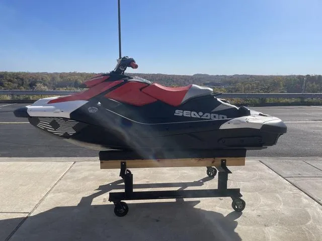 Slide: The Image of Sea-Doo Spark® Trixx™ for 1 Rotax® 900 ACE™ - 90 iBR 2024 - 5