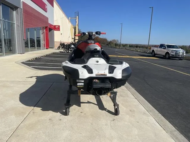 Slide: The Image of Sea-Doo Spark® Trixx™ for 1 Rotax® 900 ACE™ - 90 iBR 2024 - 7