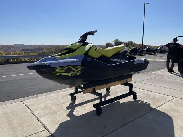 Slide: The Image of Sea-Doo Spark® Trixx™ for 3 Rotax® 900 ACE™ - 90 iBR 2024 - 4