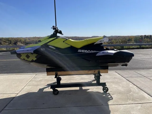 Slide: The Image of Sea-Doo Spark® Trixx™ for 3 Rotax® 900 ACE™ - 90 iBR 2024 - 5