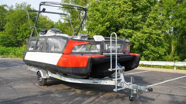 Slide: The Image of Sea-Doo Switch Cruise 21 2024 - 3