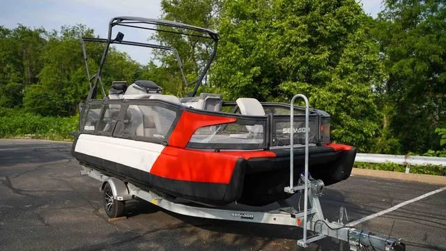 Slide: The Image of Sea-Doo Switch Cruise 21 2024 - 7