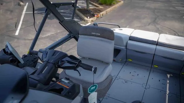 Slide: The Image of Sea-Doo Switch® Sport 21 - 230 hp 2024 - 13