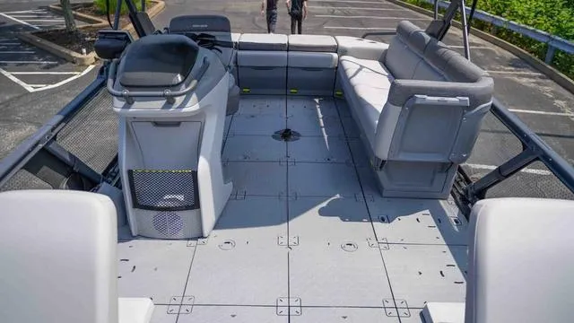 Slide: The Image of Sea-Doo Switch® Sport 21 - 230 hp 2024 - 8