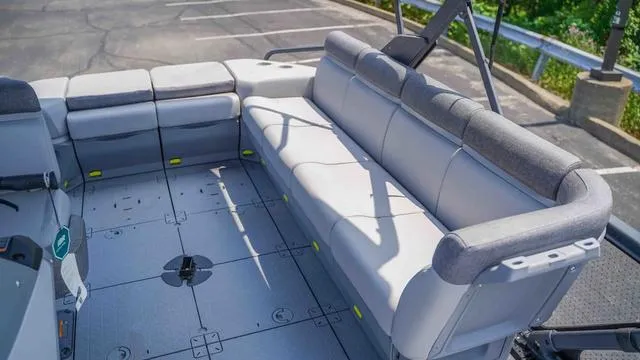 Slide: The Image of Sea-Doo Switch® Sport 21 - 230 hp 2024 - 9