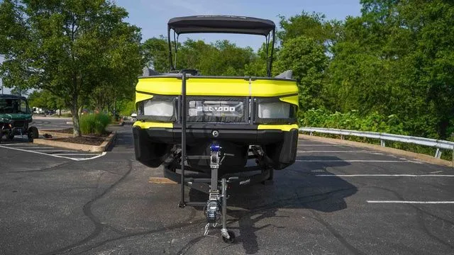 Slide: The Image of Sea-Doo Switch® Cruise 21 - 230 hp Galvanized 2024 - 6