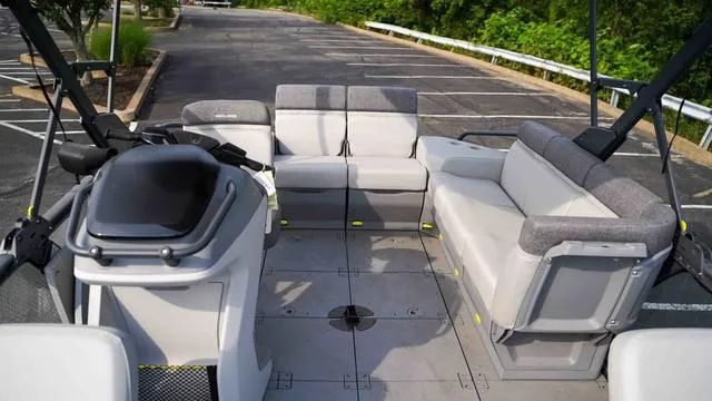 Slide: The Image of Sea-Doo Switch® Sport 18 - 230 hp 2024 - 12