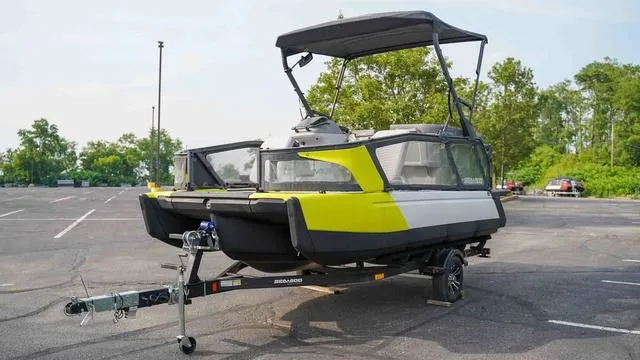 Slide: The Image of Sea-Doo Switch® Sport 18 - 230 hp 2024 - 4