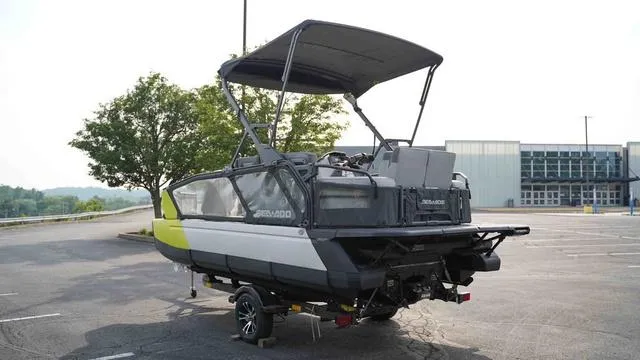 Slide: The Image of Sea-Doo Switch® Sport 18 - 230 hp 2024 - 6