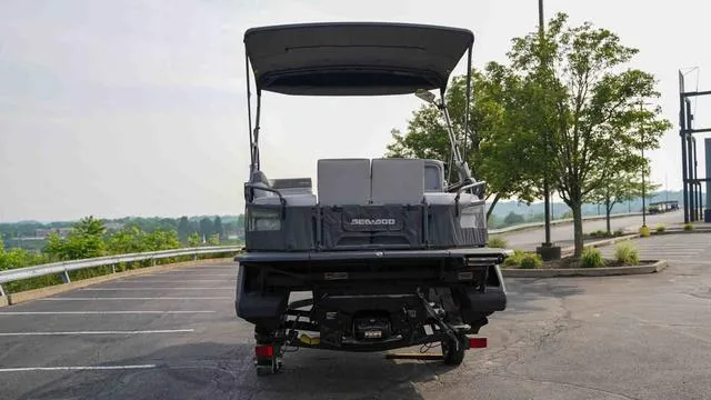 Slide: The Image of Sea-Doo Switch® Sport 18 - 230 hp 2024 - 7